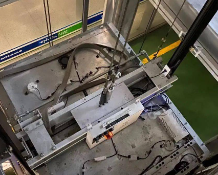 商場(chǎng)電梯安裝冠航手拉葫蘆的作用