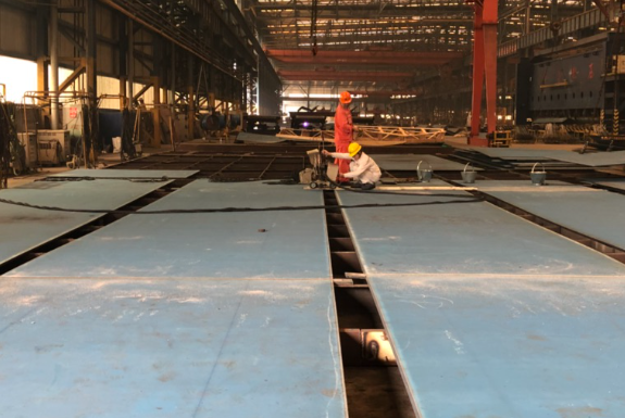 造船廠橫吊鋼板鉗平穩吊運鋼板